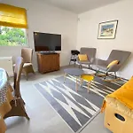 06cg Beautiful 2 Bedroom - Garden