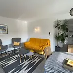 06cg Beautiful 2 Bedroom - Garden Appartement *