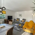 06cg Beautiful 2 Bedroom - Garden Appartement